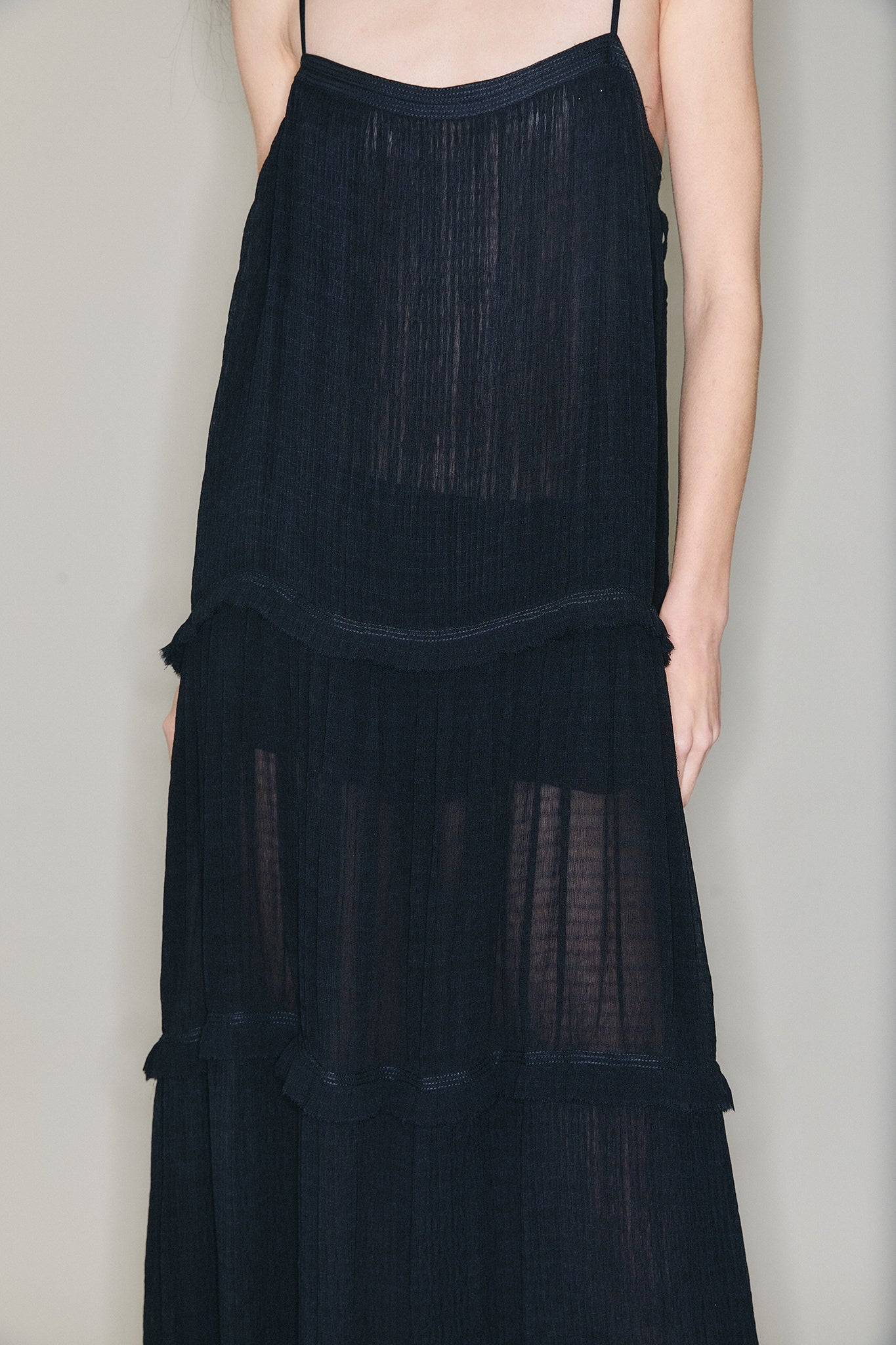 Vestido em Camadas de Seda Plissada - Preto