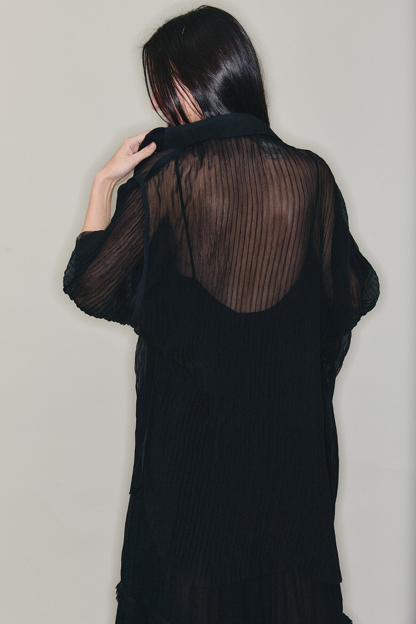 Camisa Manga Curta em Seda Plissada - Preto
