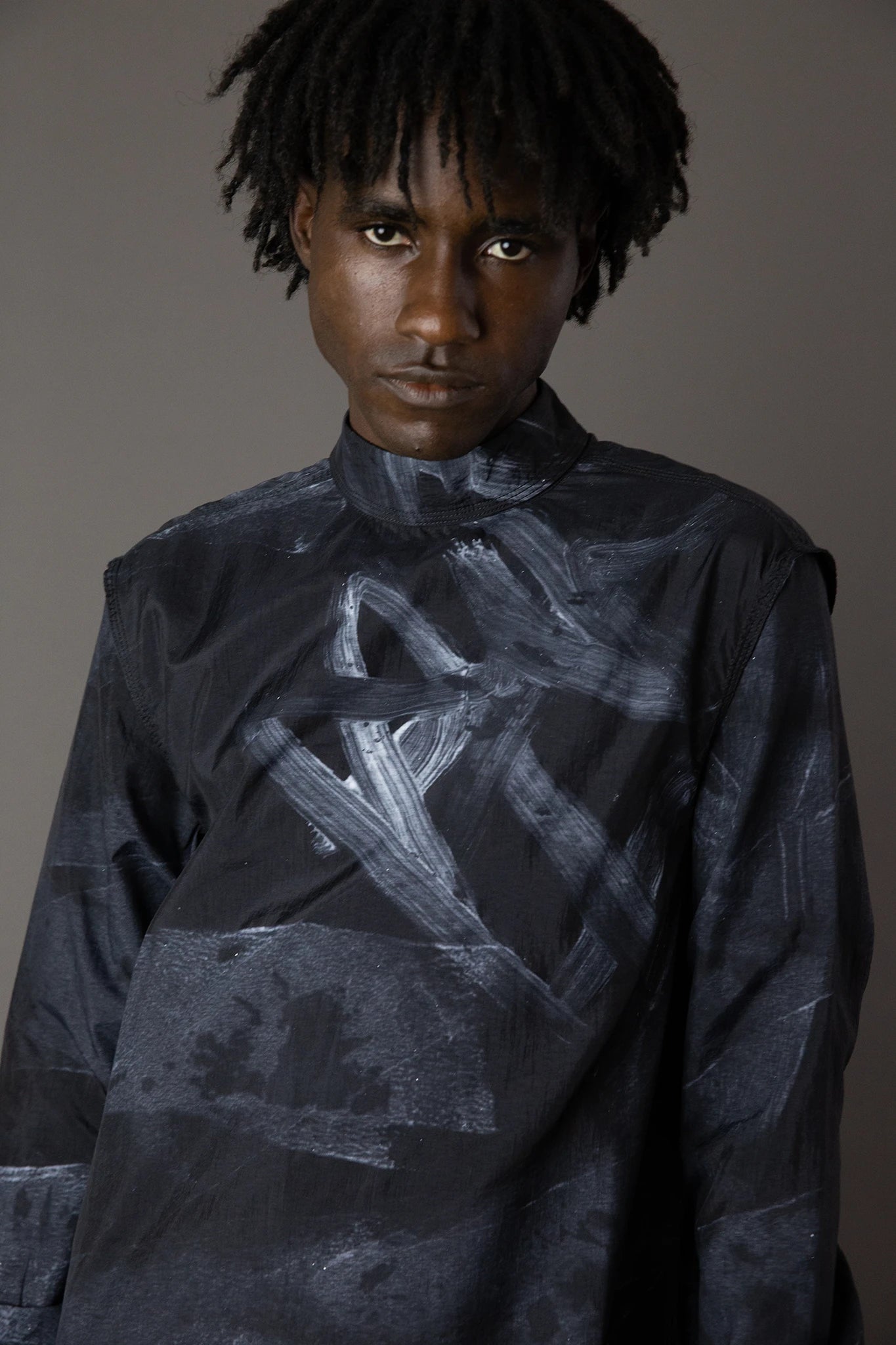 Túnica Manga Longa Tactel Pintado à Mão - Preto e Branco