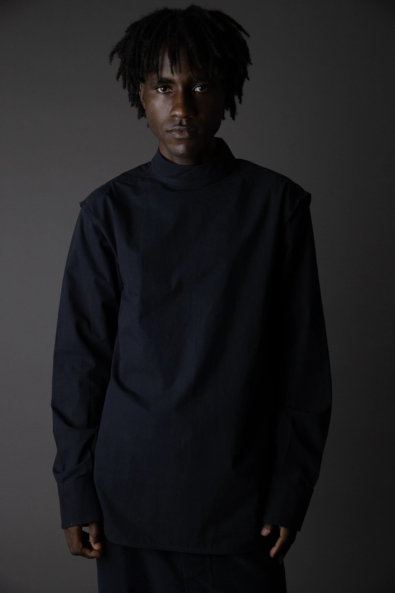 Camisa Gola Alta Botões Algodão - Preto